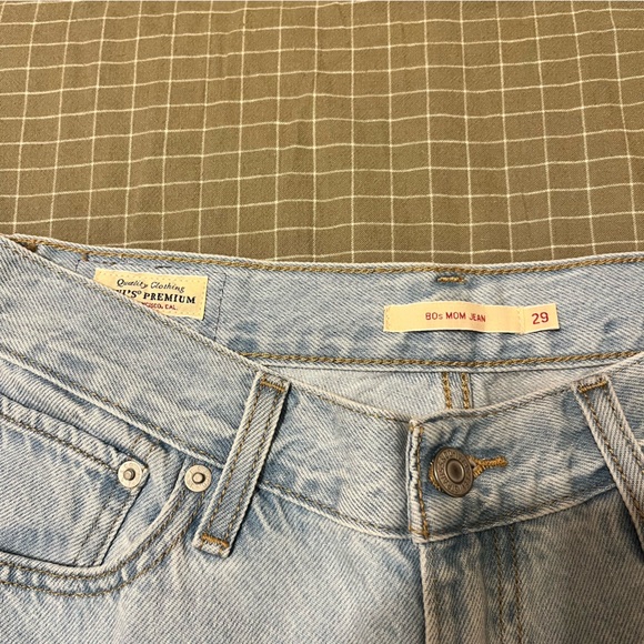 Levi’s Mom Jeans - Picture 4 of 5
